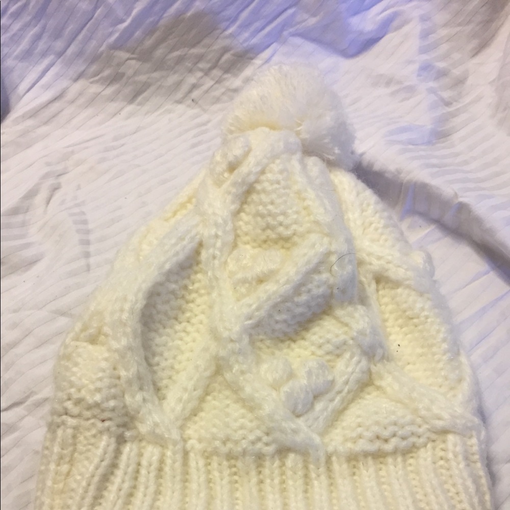 NWOT- white knit Hat